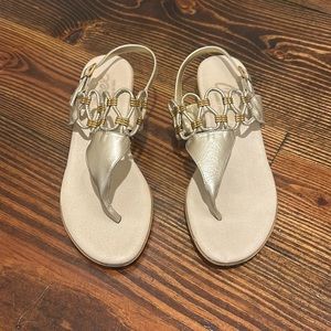 Onyx Women’s Beige/Gold Sandals Size 7